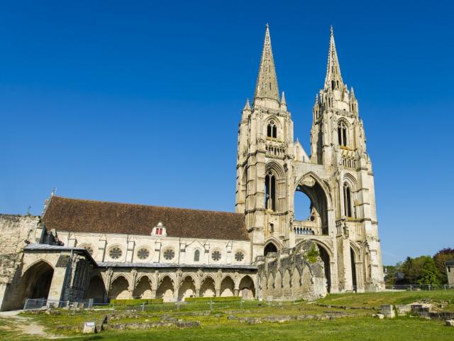 Façade < abbaye Saint-Jean-des-Vignes < Soissons