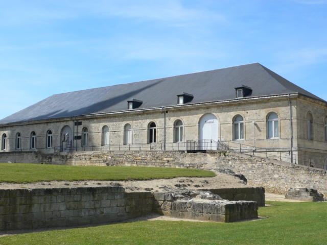 Arsenal < Abbaye Saint-Jean-des-Vignes < Soissons