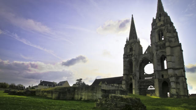 Façade < Abbaye Saint-Jean-des-Vignes < Soissons