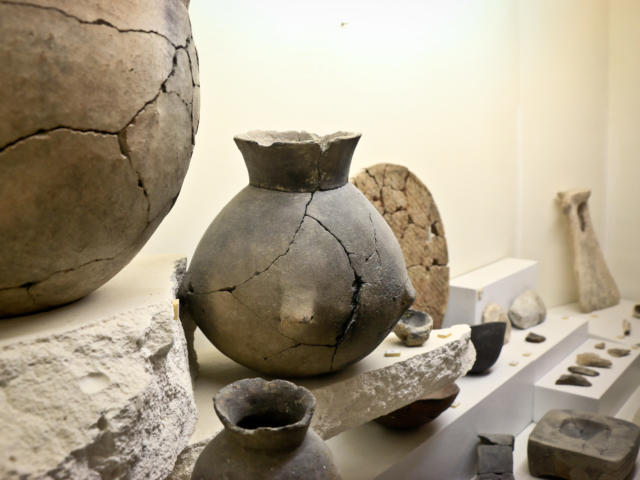 Représentation de Vases < salle d'archéologie < Musée Saint Léger < Soissons