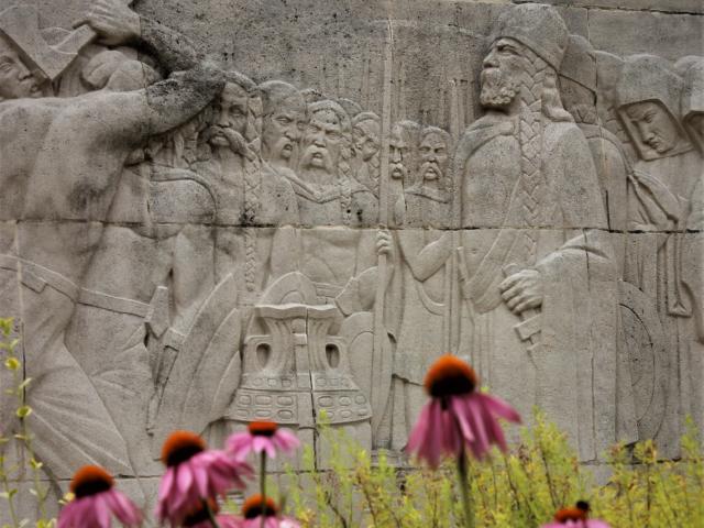 Scene of the vase < War memorial < Soissons