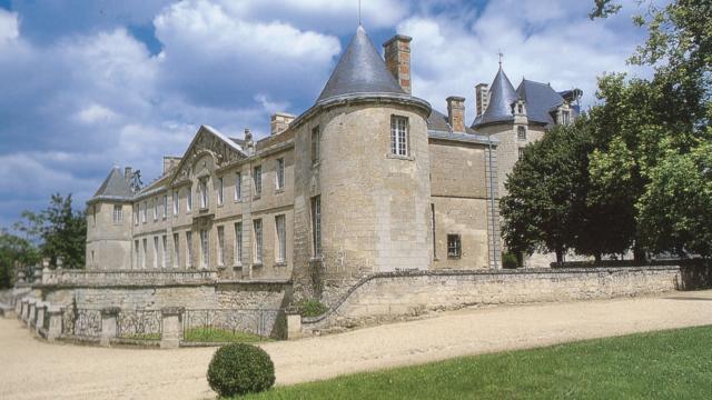 Château < Vic-sur-Aisne