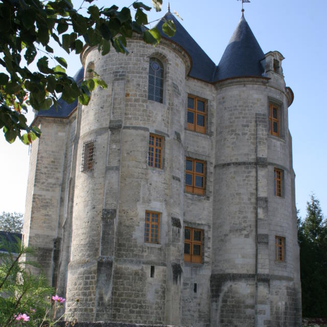 Der Bergfried < Vic-sur-Aisne