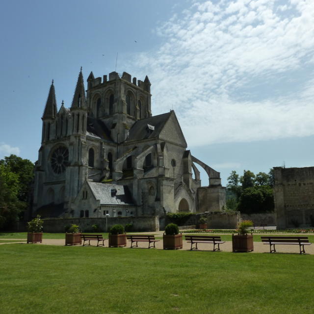 Collégiale < Braine