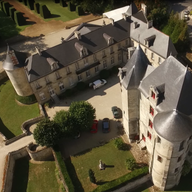 Donjon von Vic-Sur-Aisne < Vic-sur-Aisne