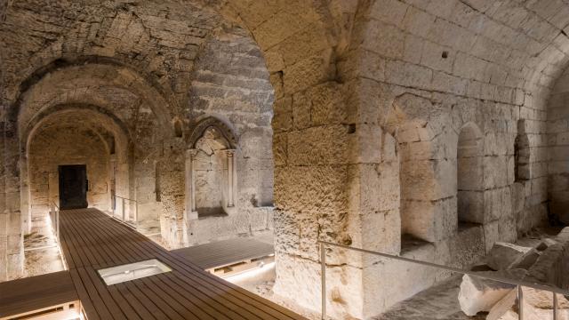 De crypte van Saint-Médard < Soissons