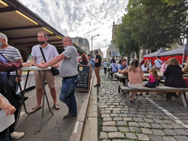 Markt voor fijnproevers in het hart van de stad < Soissons