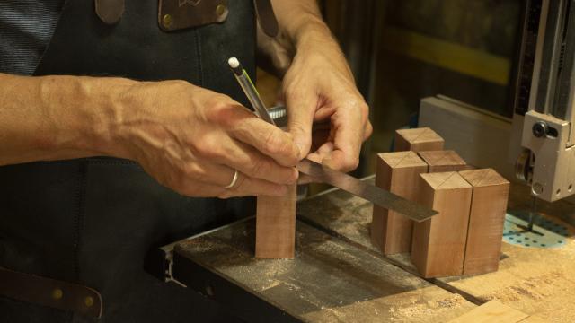 Stéphane Douchet bij het werk Facteur De Cornemuse