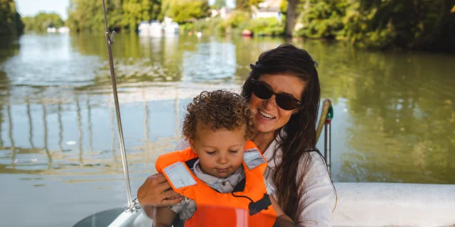 Balade en bateau, canoë sur la rivière Aisne